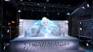 さっぽろ雪まつりの特設ステージ上の雪ミク