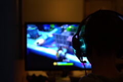 ゲーム ゲーマー ヘッドフォン プレイ モニタ